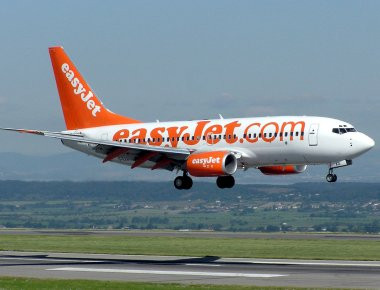 Έκτακτη προσγείωση αεροσκάφους στην Κολωνία και συλλήψεις 3 επιβατών που μιλούσαν για «βόμβες και εκρηκτικά»